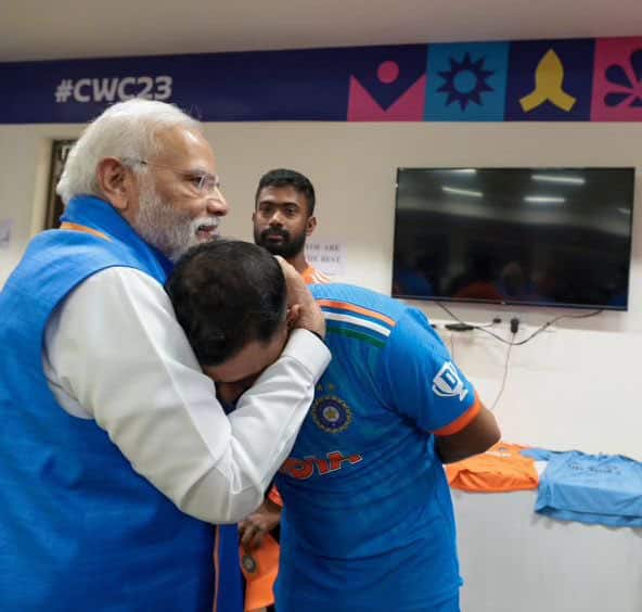 PM Narendra Modi Comforts 'Teary' Shami Following World Cup Final Loss